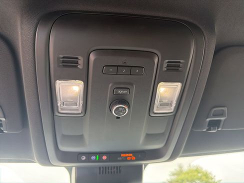 Used 2023 Chevrolet Suburban LT AWD/4WD image 16