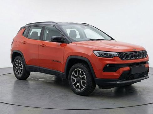 Used 2025 Jeep Compass Trailhawk AWD/4WD image 1