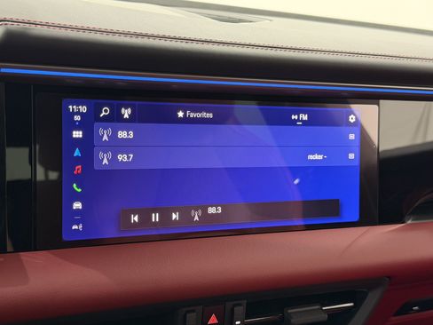 Certified 2025 Porsche Macan 4S Electric AWD/4WD image 40
