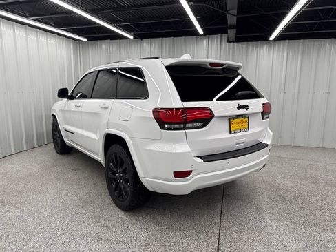 Used 2019 Jeep Grand Cherokee Altitude RWD image 4