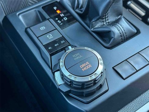 Used 2025 Toyota Tacoma TRD Sport image 35