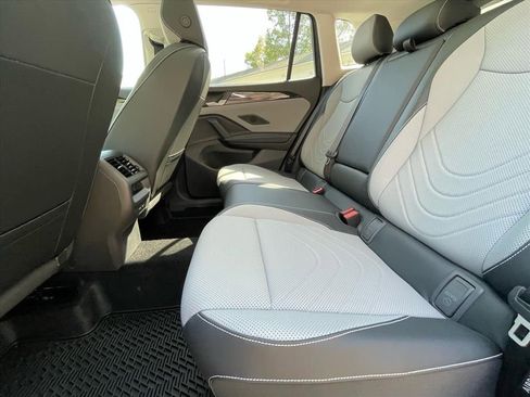 New 2026 Volkswagen Tiguan SE FWD image 4