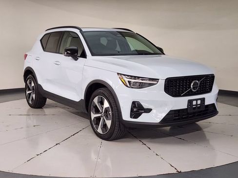 Certified 2026 Volvo XC40 B5 Plus AWD/4WD image 7