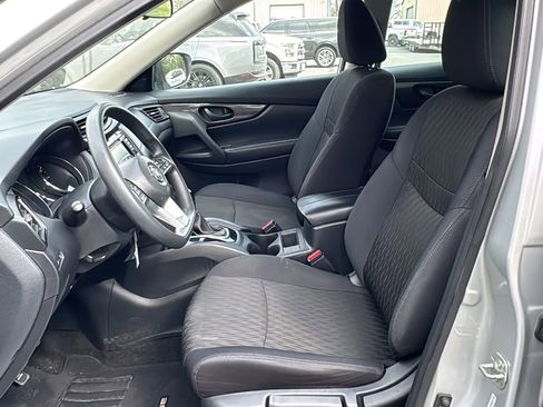 Used 2019 Nissan Rogue S image 10