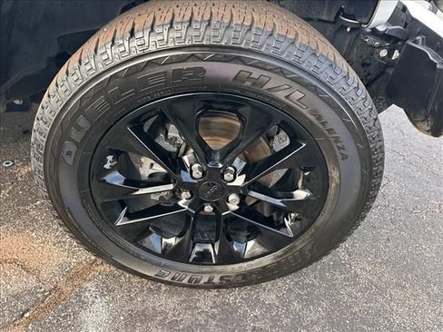 Used 2020 Jeep Wrangler Unlimited Sahara image 13