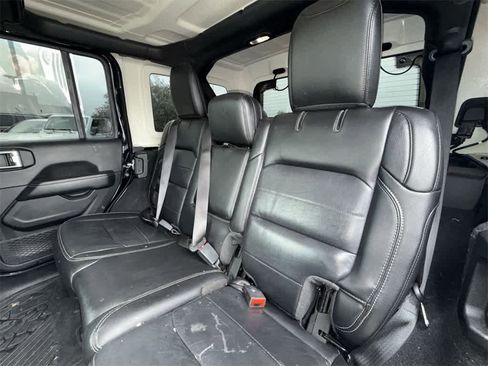 Used 2020 Jeep Wrangler Unlimited Sahara image 12