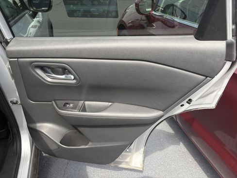 Used 2025 Nissan Rogue SV FWD image 15
