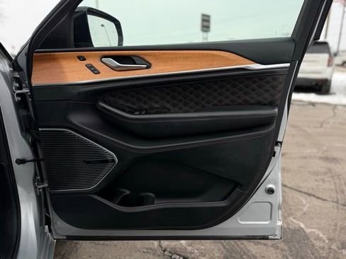 Used 2022 Jeep Grand Cherokee L Summit image 18