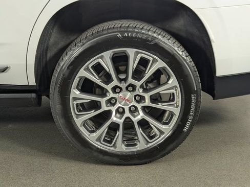 Used 2025 GMC Yukon Denali w/ Denali Reserve Package AWD/4WD image 10
