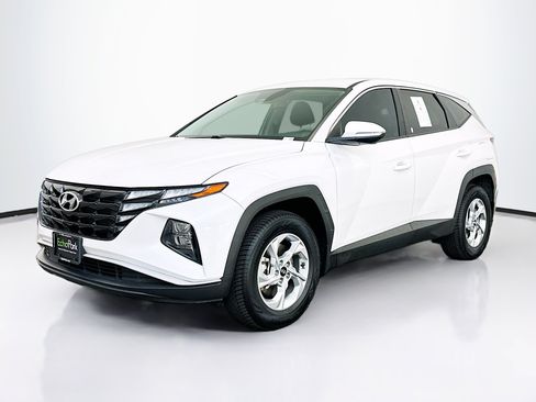Used 2022 Hyundai Tucson SE AWD/4WD image 3
