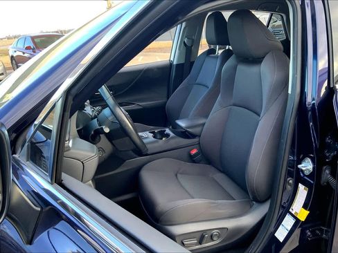 Used 2022 Toyota Venza LE image 7