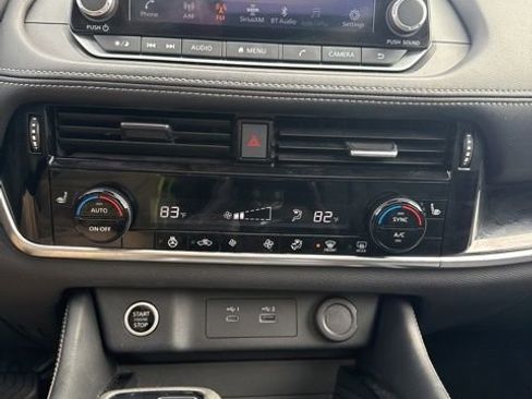 Used 2023 Nissan Rogue SL AWD/4WD image 12