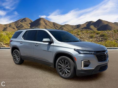 Used 2023 Chevrolet Traverse RS FWD image 5