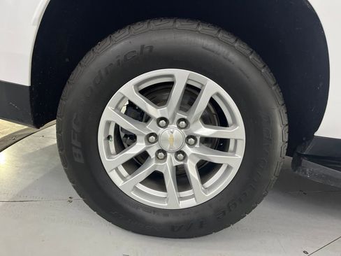 Used 2021 Chevrolet Suburban LT AWD/4WD image 16