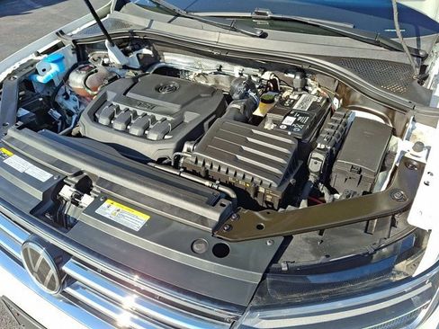Certified 2022 Volkswagen Tiguan SE image 31