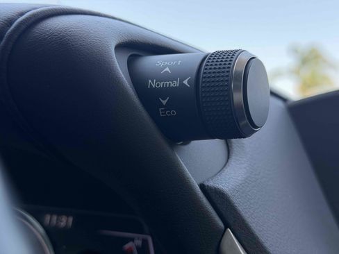 Used 2019 Lexus ES 300h w/ Accessory Package 2 FWD image 32