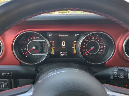 Used 2017 Jeep Wrangler Sahara w/ Connectivity Group image 26