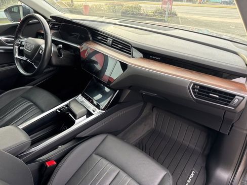 Used 2019 Audi e-tron Premium Plus image 25