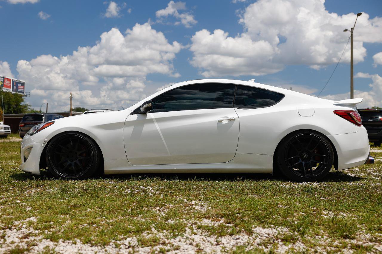 Used 2013 Hyundai Genesis 3.8 RWD image 3