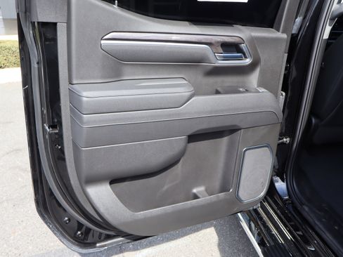 Certified 2025 Chevrolet Silverado 1500 LTZ w/ Technology Package image 33