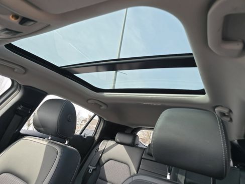 Used 2019 INFINITI QX30 w/ Navigation Package image 3