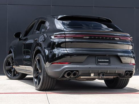 New 2025 Porsche Cayenne E-Hybrid Coupe AWD/4WD image 3
