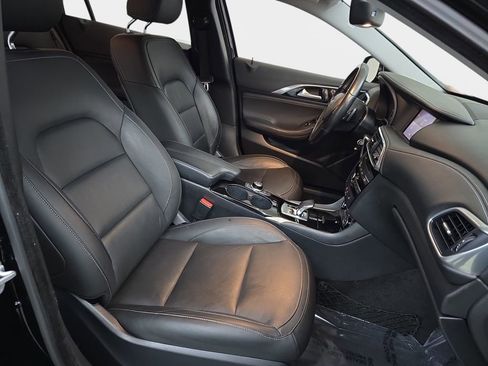 Used 2017 INFINITI QX30 AWD image 10