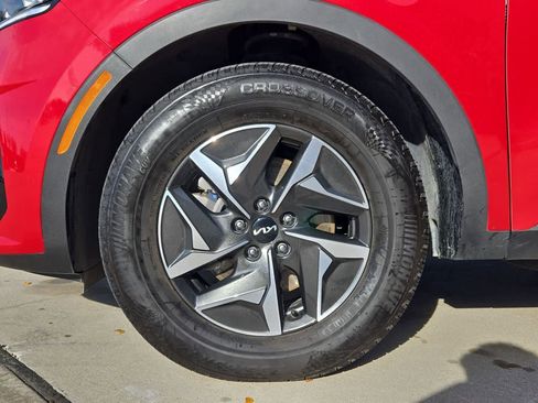 Certified 2022 Kia Sorento EX w/ Panoramic Sunroof Package image 12