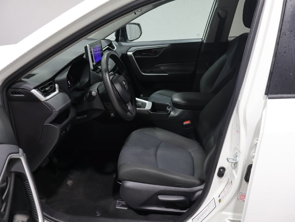 Used 2025 Toyota RAV4 LE AWD/4WD image 9