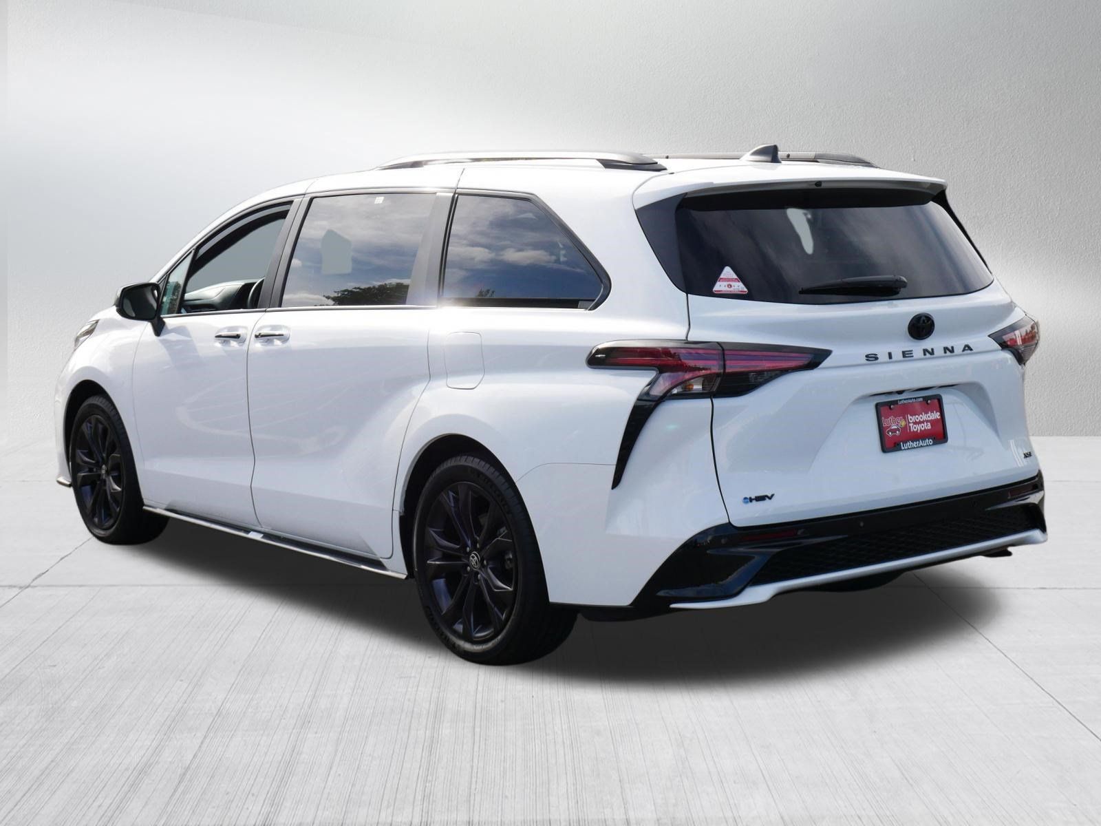 Certified 2026 Toyota Sienna XSE FWD image 5