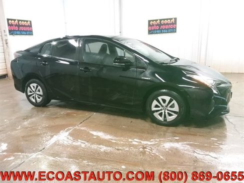 Used 2017 Toyota Prius Four image 2