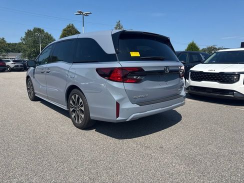 Used 2026 Honda Odyssey Elite image 3