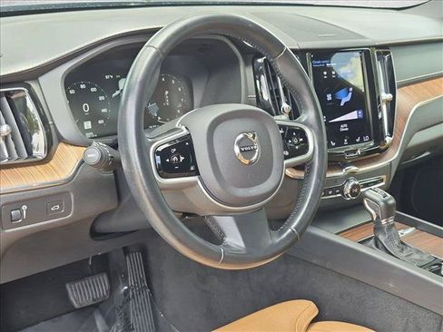 Used 2021 Volvo XC60 T5 Inscription FWD image 10