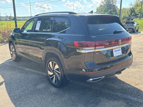 Used 2025 Volkswagen Atlas SE AWD/4WD image 8
