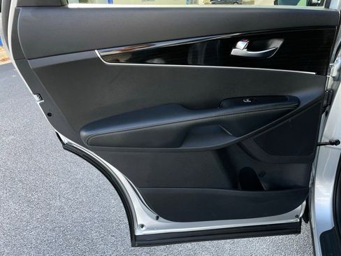 Used 2019 Kia Sorento LX image 36