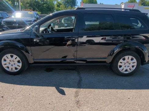 Used 2019 Dodge Journey SE FWD image 5