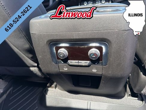 Used 2024 GMC Yukon AT4 AWD/4WD image 11