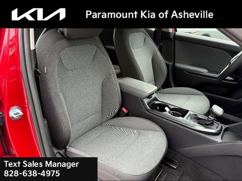 New 2025 Kia K4 LXS image 17