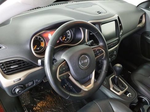 Used 2015 Jeep Cherokee Limited w/ Luxury Group AWD/4WD image 10