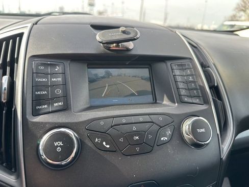 Used 2018 Ford Edge SE image 39