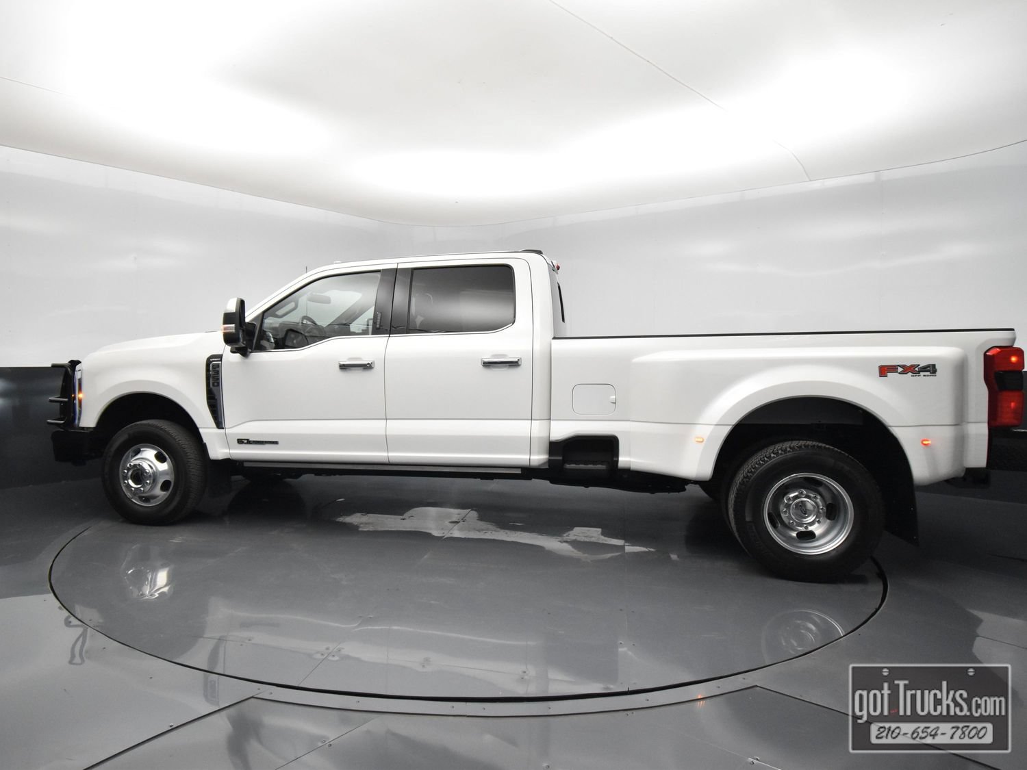 Used 2024 Ford F350 Lariat w/ Lariat Ultimate Package AWD/4WD image 3