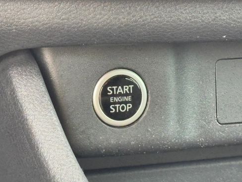 Certified 2022 Nissan Rogue SV image 24