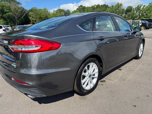 Used 2019 Ford Fusion SE FWD image 11