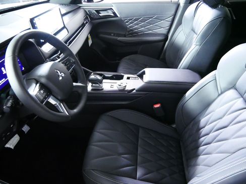 New 2026 Mitsubishi Outlander 4WD Plug-In Hybrid image 4