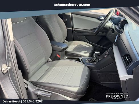 Used 2023 Volkswagen Taos SE w/ Panoramic Sunroof Package FWD image 19