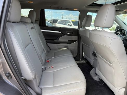 Used 2015 Toyota Highlander XLE AWD/4WD image 19