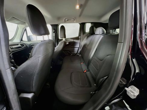Used 2022 Jeep Renegade Latitude AWD/4WD image 23