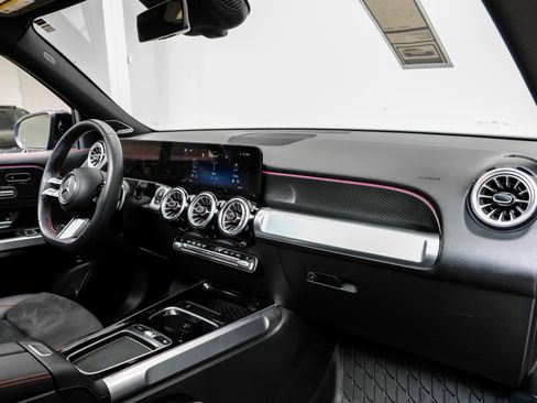 Used 2024 Mercedes-Benz GLB 250 image 16