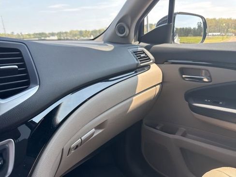 Used 2017 Honda Pilot Touring image 26