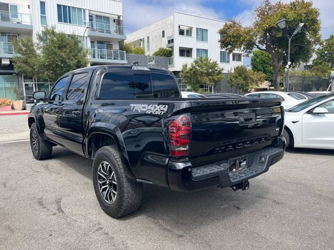 Used 2020 Toyota Tacoma TRD Sport w/ Technology Package AWD/4WD image 8